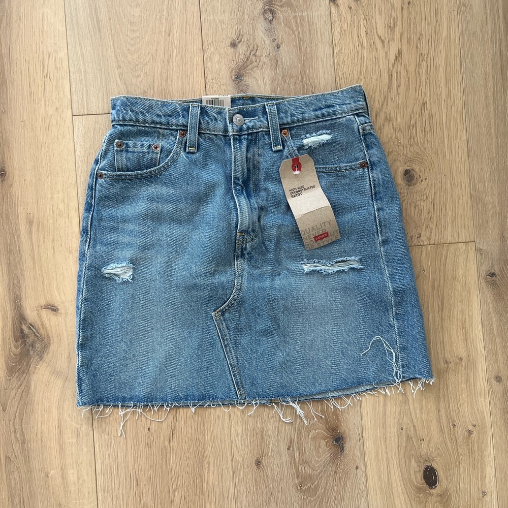 ✨ NEW WITH TAGS! ✨ levi’s high waist deconstructed mini skirt